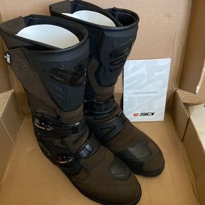 Sidi Adventure 2 gore-tex Motorcycle Boots.